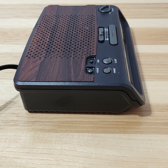 Vintage General Electric GE Alarm Clock Radio Wood Grain Model 7-4613A - Picture 3 of 8